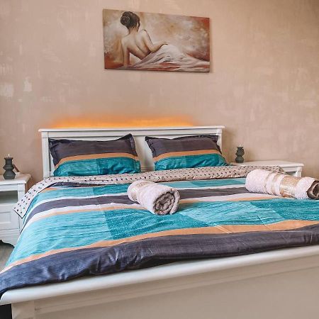 Luxury Sky Apartment คีชีเนา ภายนอก รูปภาพ