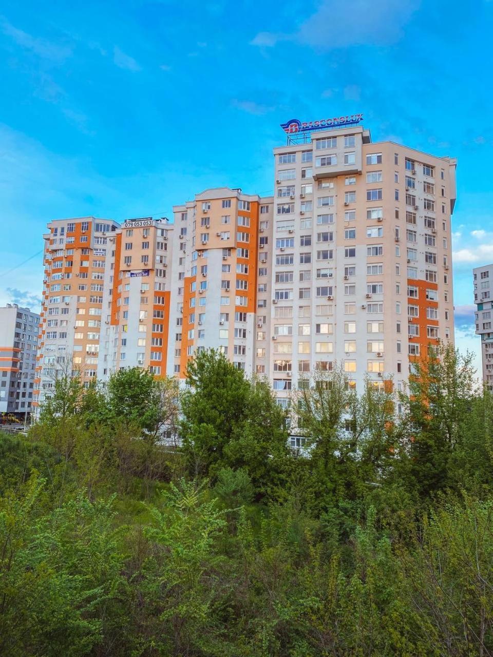 Luxury Sky Apartment คีชีเนา ภายนอก รูปภาพ